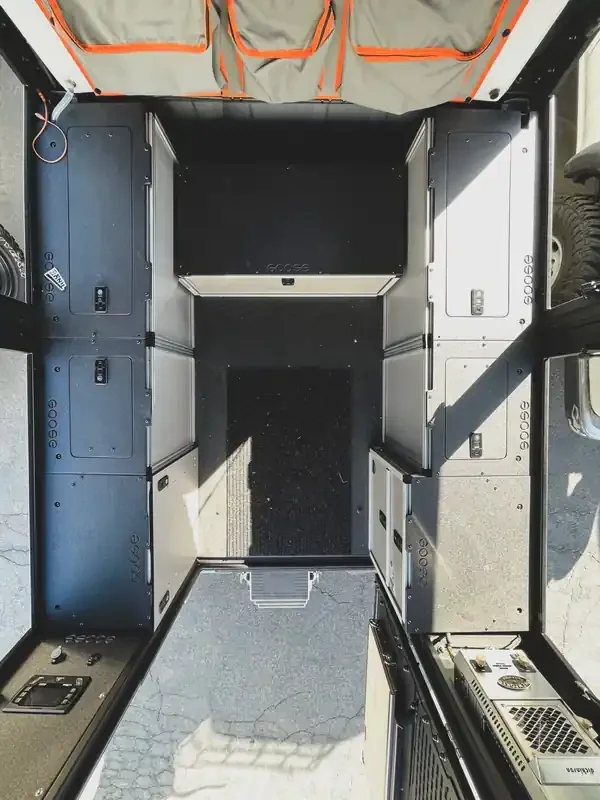 Alu-Cab Alu-Cabin Canopy Camper – Toyota Tundra 2014-2021 2.5 Gen. – Bed Plate System