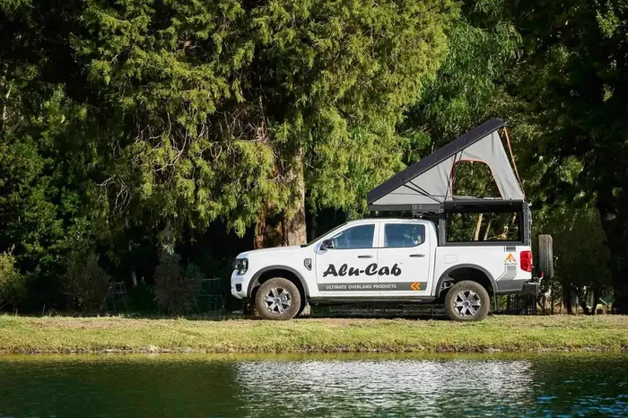 Alu-Cab ModCAP Camper for Mid-Size Trucks 5‘ Bed