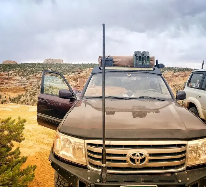 Citizens‘ Band Rugged Mobile Radome Antenna